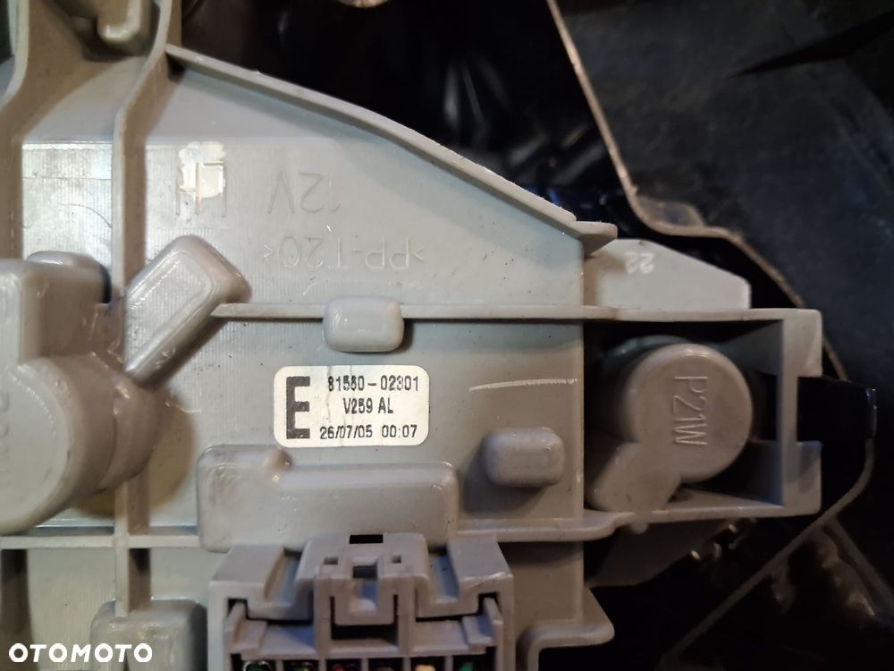 Lampa tył TOYOTA COROLLA E12  81580-02301  lewa prawa  OE - 4