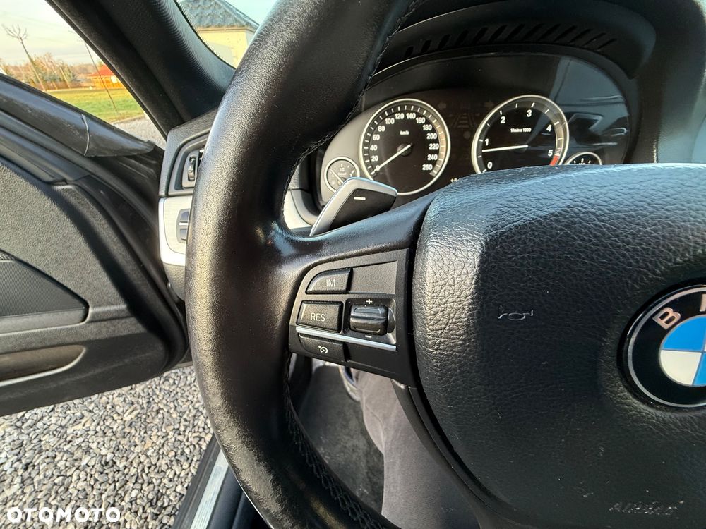 BMW Seria 5 535d Sport-Aut Modern Line - 26