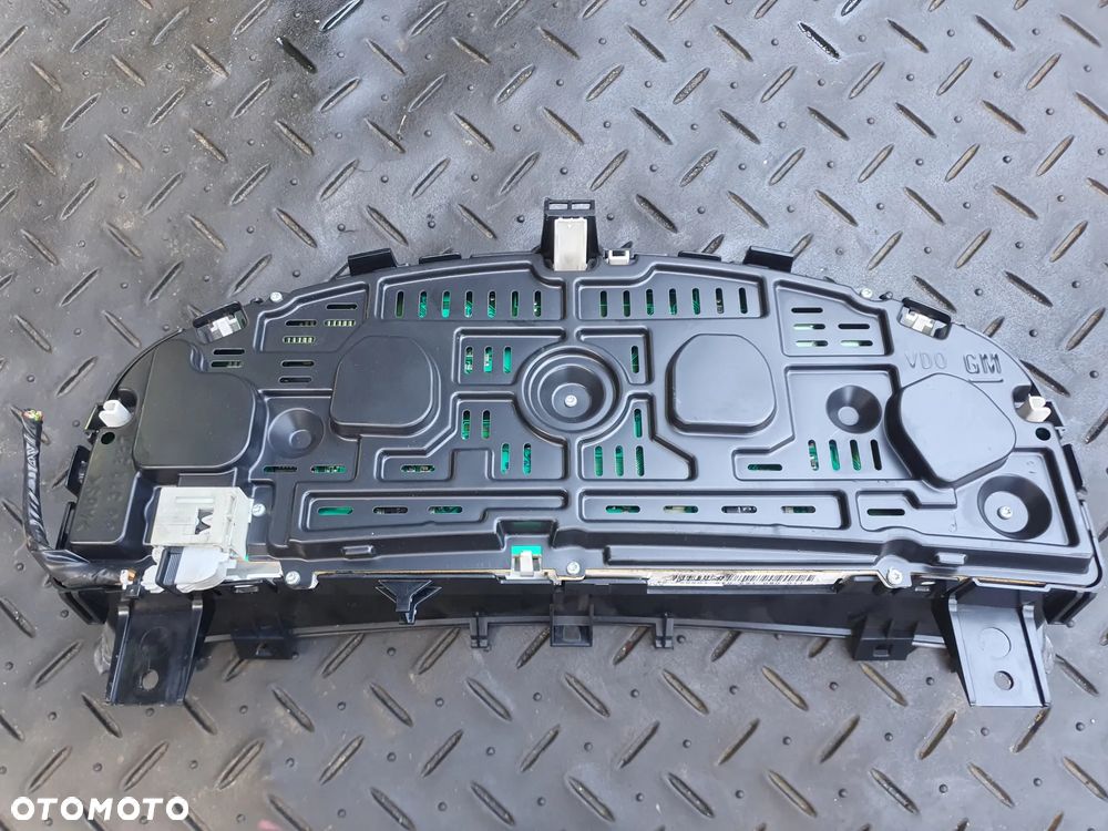 OPEL VECTRA C LICZNIK ZEGARY 1.9D 13186672CS WERSJA EUROPEJSKA POSIADAM 2 SZT - 2