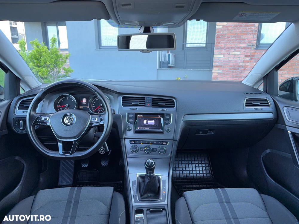 Volkswagen Golf - 10