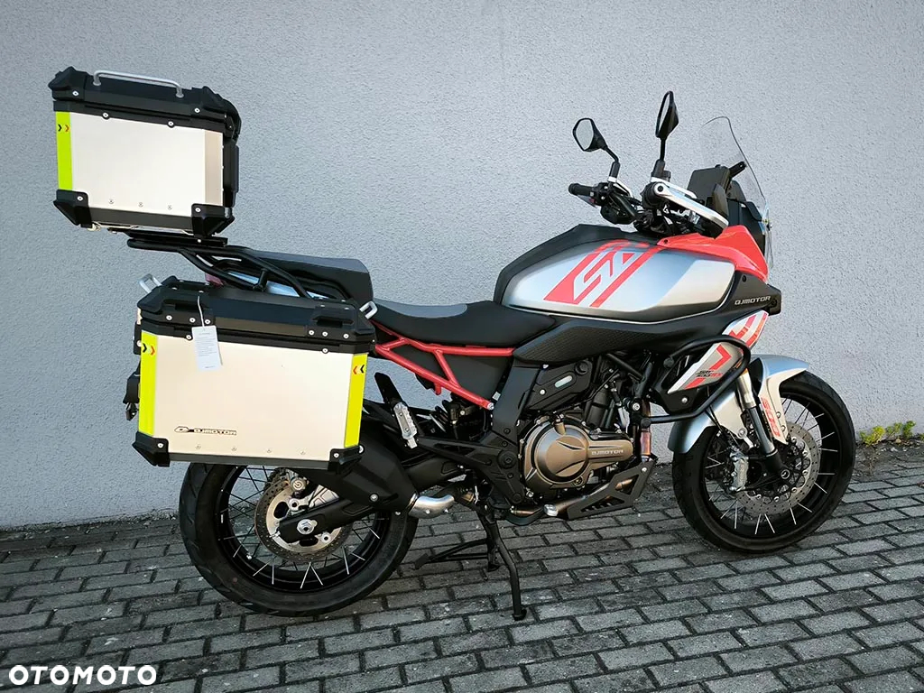 QJMOTOR SRT 600SX - 15