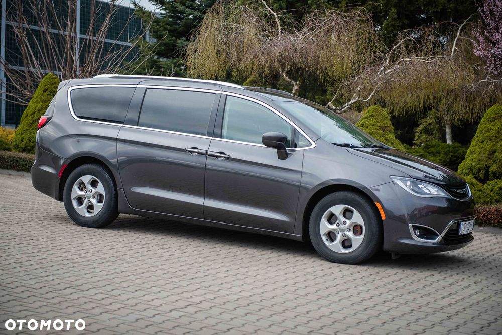 Chrysler Pacifica - 19