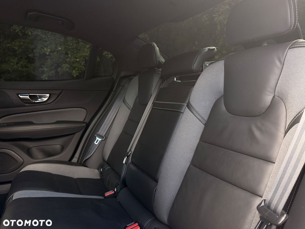 Volvo S60 T4 R-Design - 34
