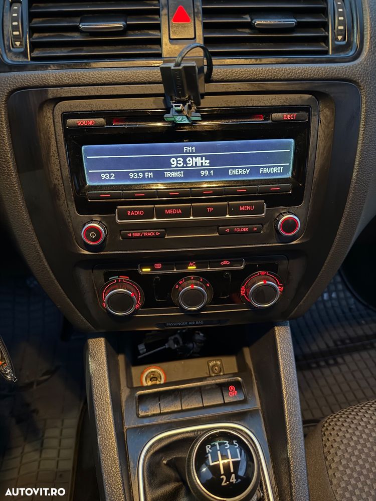 Volkswagen Jetta 1.6 TDI Blue Motion Technology Comfortline - 37