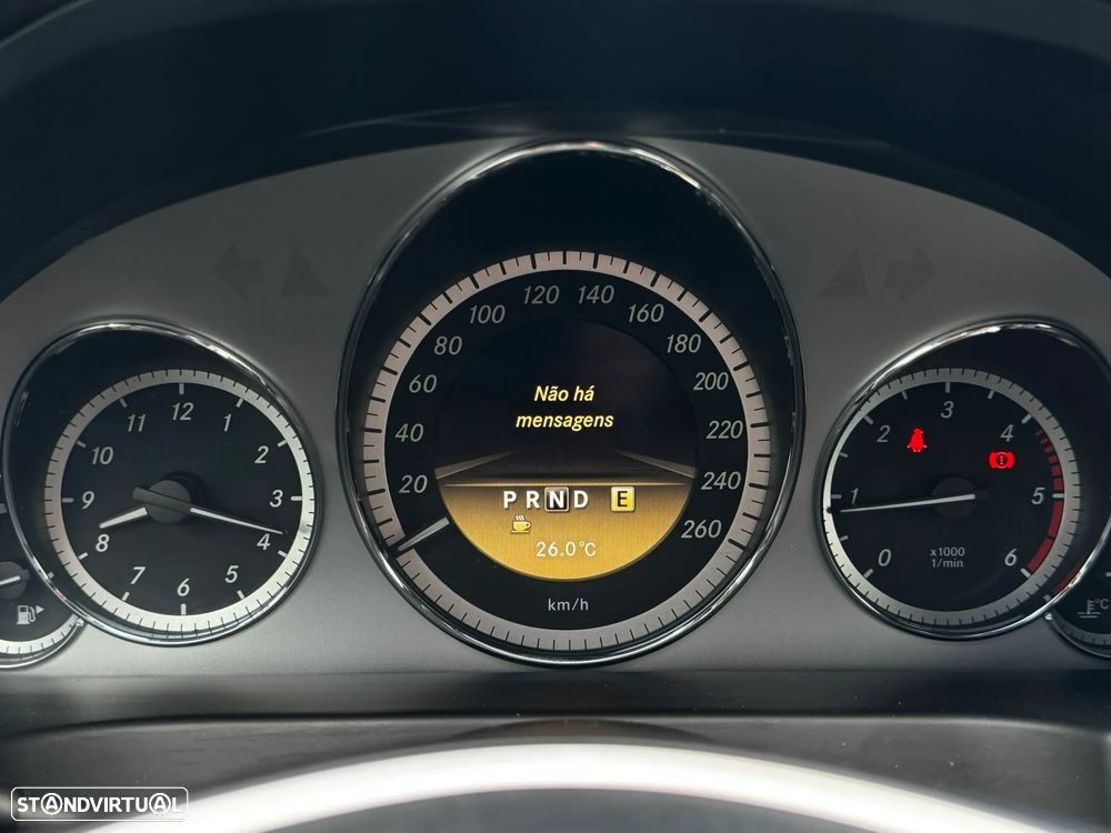 Mercedes-Benz E 220 CDI DPF BlueEFFICIENCY 7G-TRONIC Avantgarde - 17