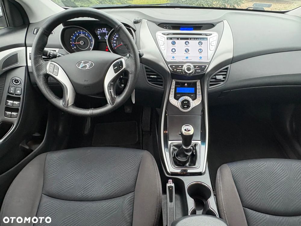 Hyundai Elantra 1.6 Comfort - 14