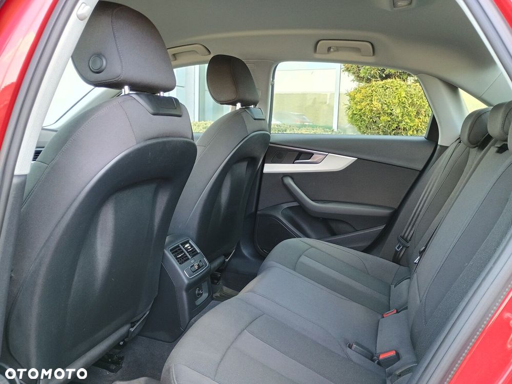 Audi A4 Limousine - 10