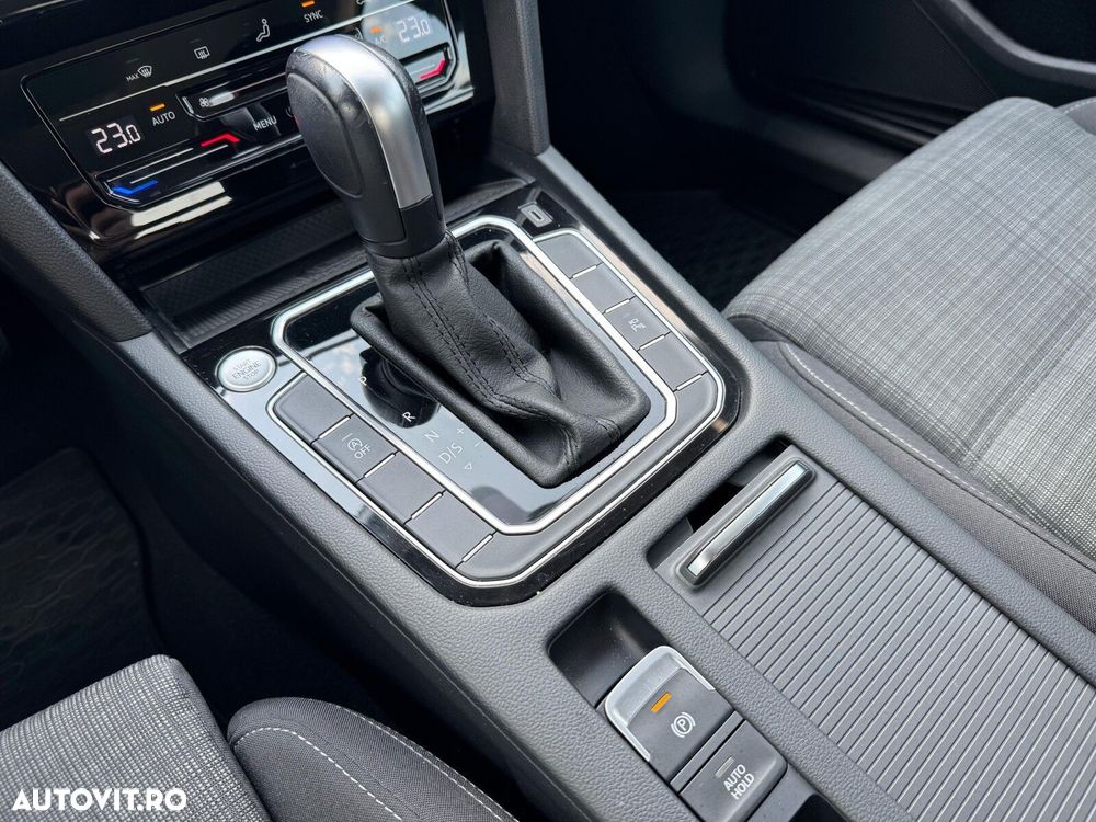 Volkswagen Passat 2.0 TDI DSG Comfortline - 11