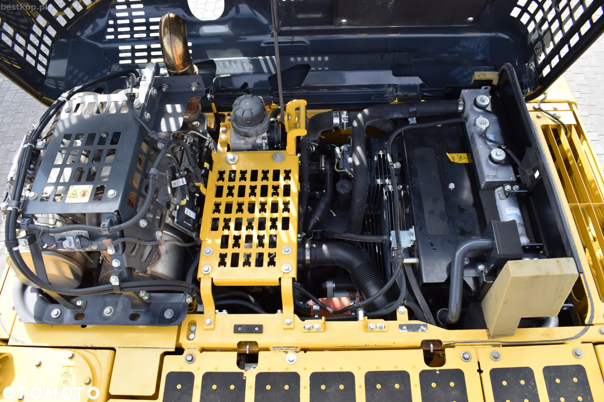 Komatsu PC210LC-11 - 28