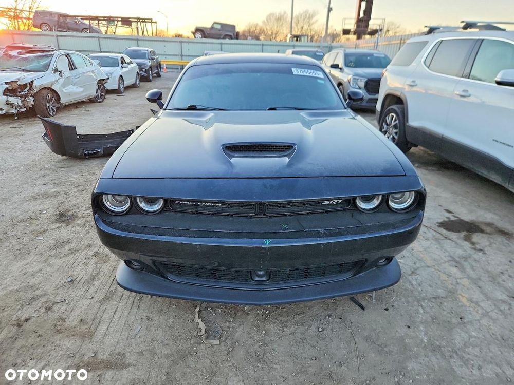 Dodge Challenger - 2