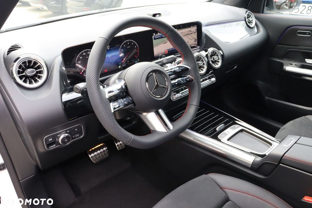 Mercedes-Benz GLA - 9