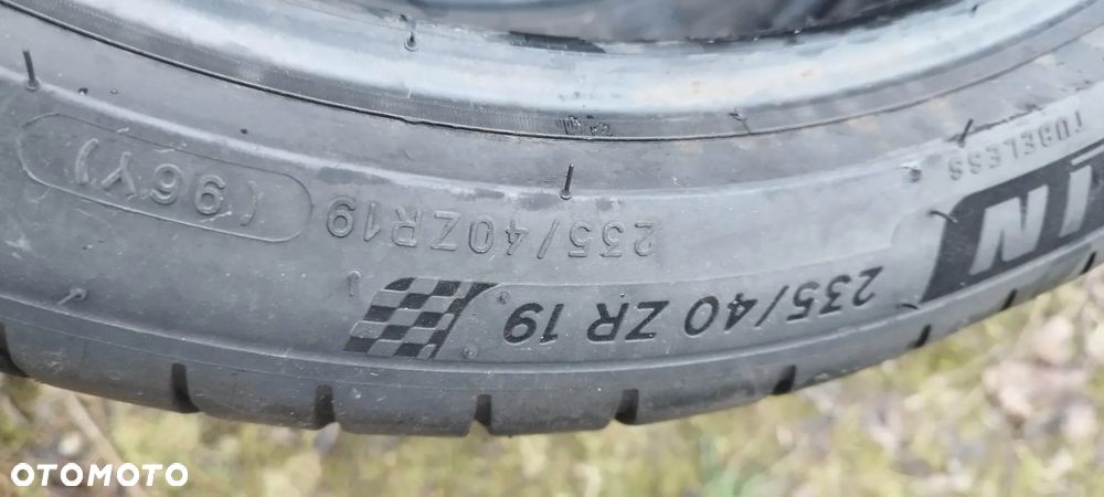 235/40/19 pilot sport 4 - 3