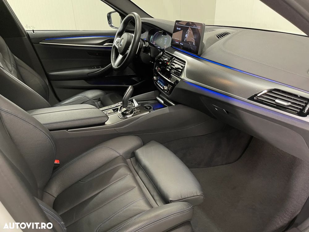 BMW Seria 5 530d xDrive Touring Aut. M Sport Edition - 12