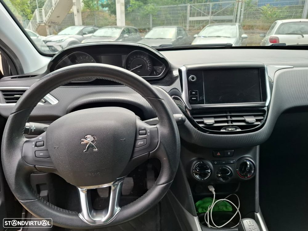 Peugeot 2008 1.2 PureTech Style - 19