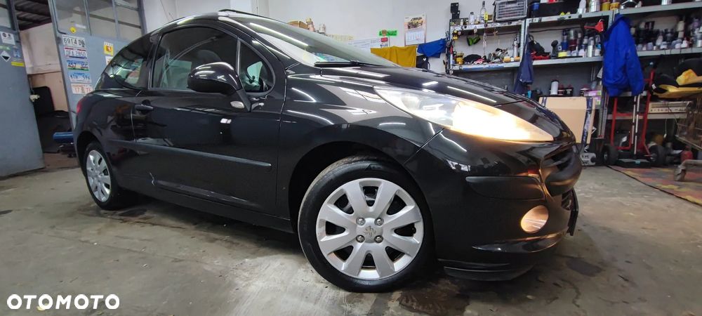 Peugeot 207 - 1