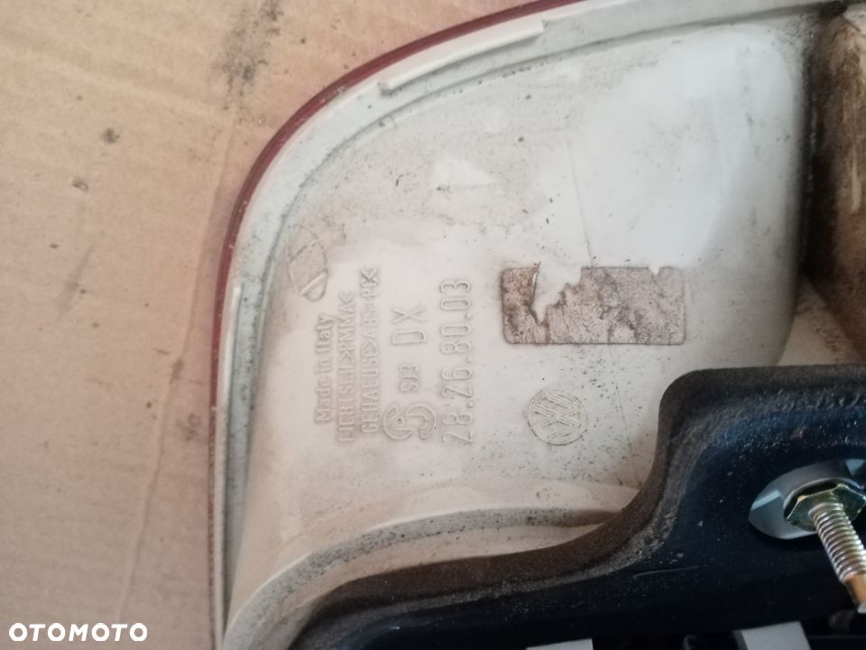 Lampa prawy tył tylna prawa w klapę VW Touareg 7L - 4