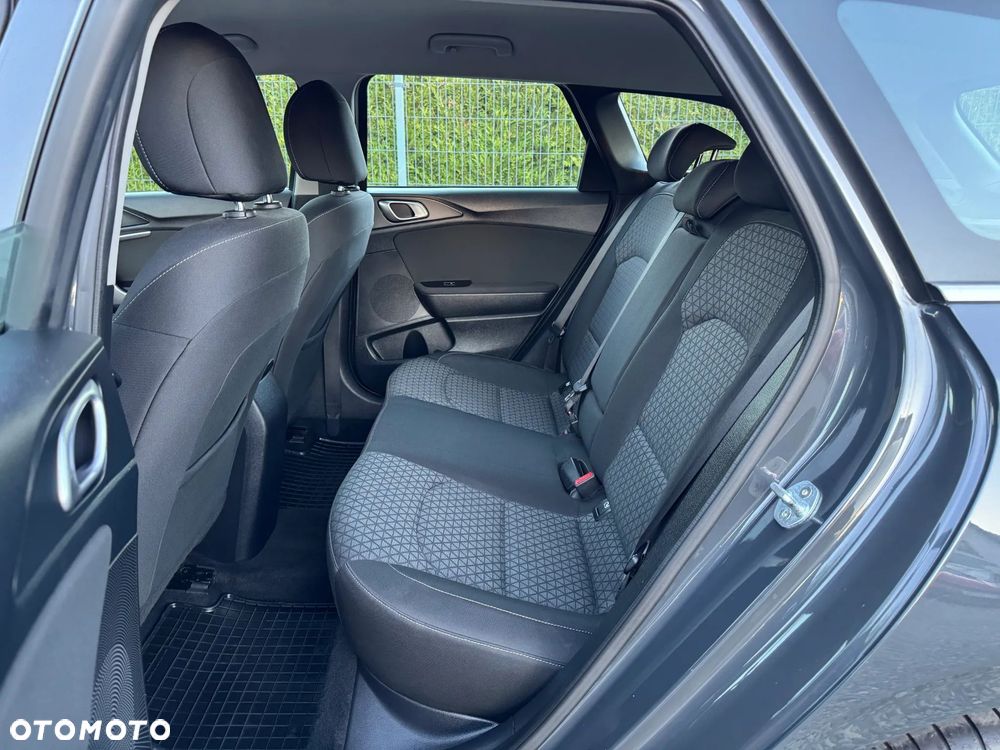 Kia Ceed 1.6 CRDi mHEV M - 23