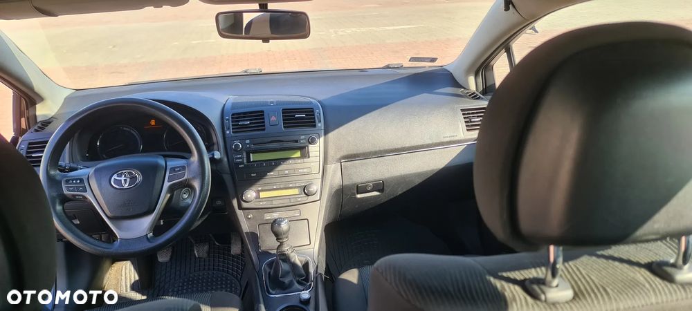 Toyota Avensis 1.6 Luna - 8