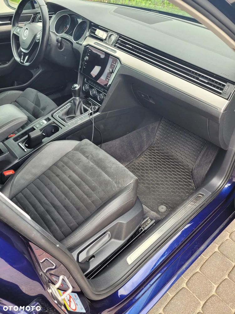 Volkswagen Passat 2.0 TDI SCR Highline - 11