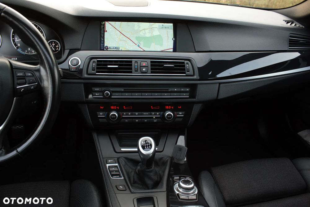 BMW Seria 5 528i Touring - 26