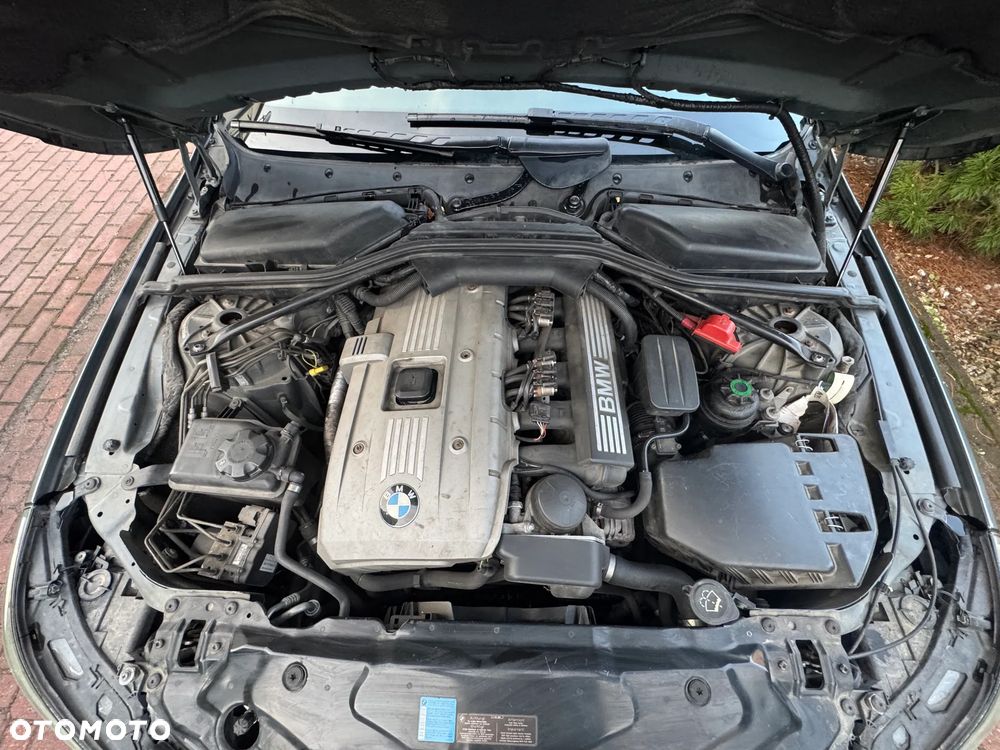 BMW Seria 5 525i Touring - 23