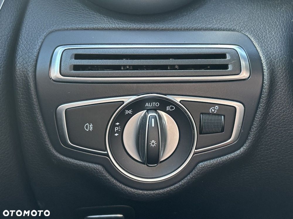 Mercedes-Benz Klasa C 300 4MATIC 9G-TRONIC - 29