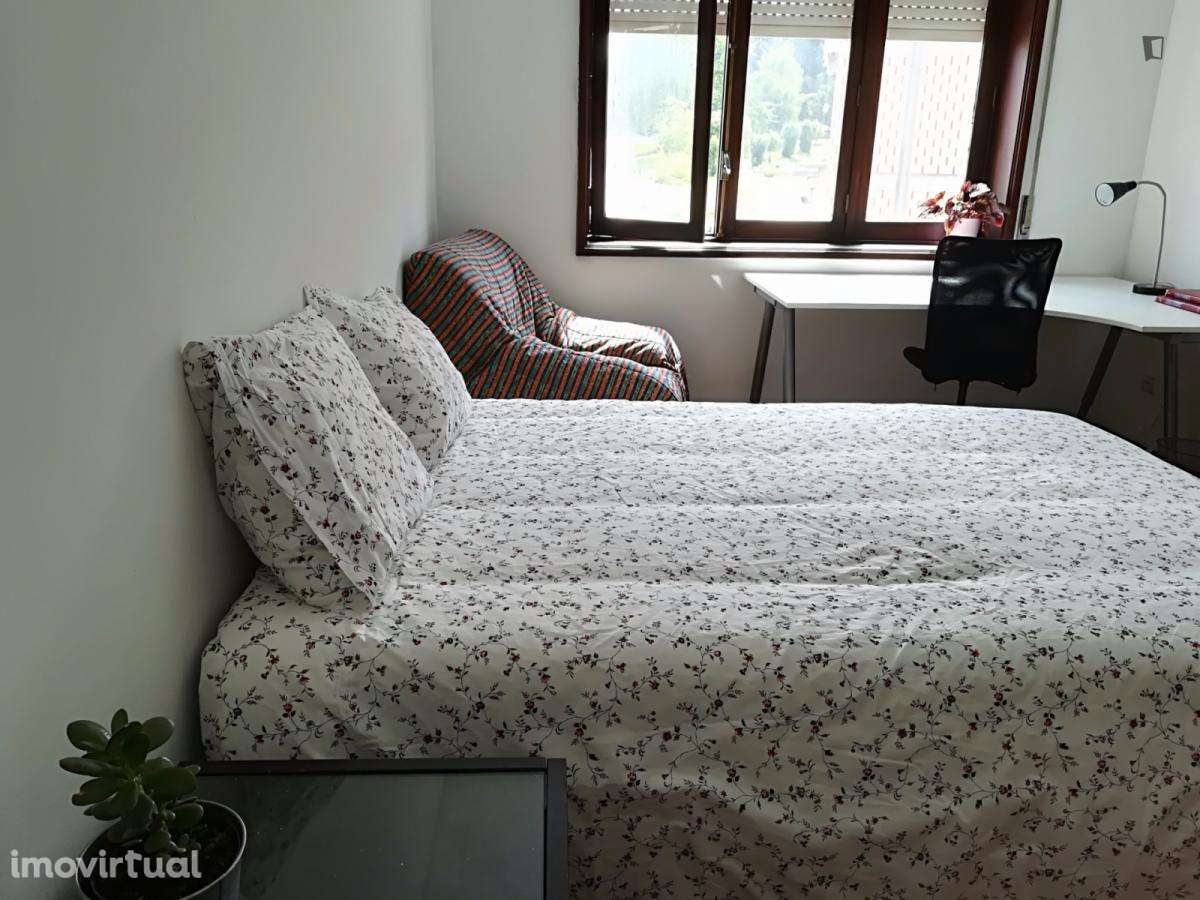 Quarto - localizado em Mafamude Porto - Grande imagem: 3/28