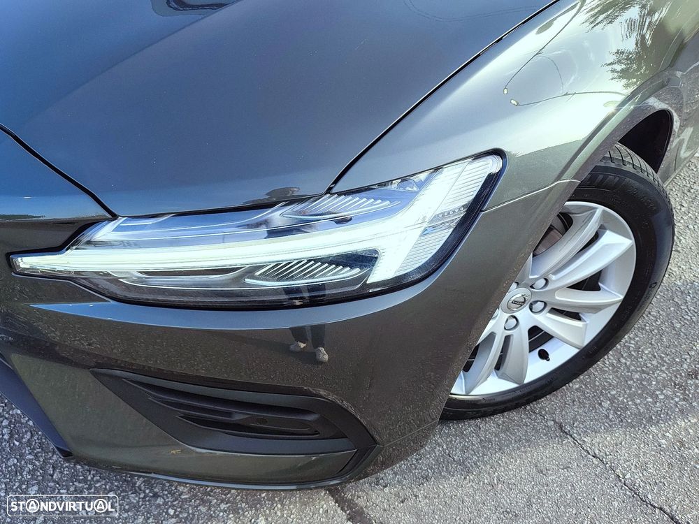 Volvo V60 2.0 D3 Momentum Geartronic - 24