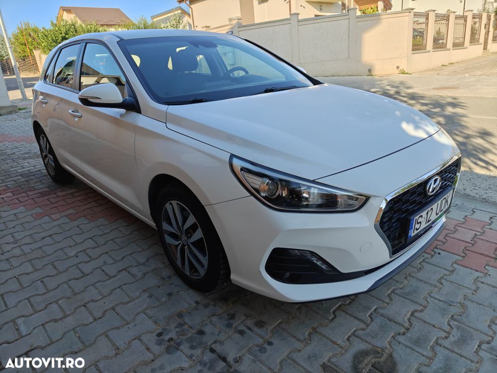 Hyundai i30 1.4 100CP 5DR M/T Highway+ - 1