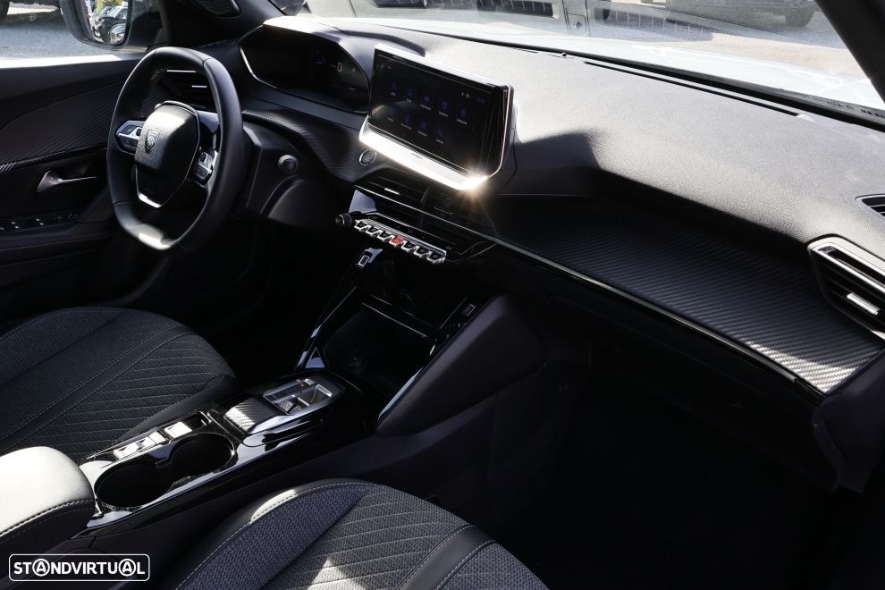 Peugeot e-2008 Allure - 14