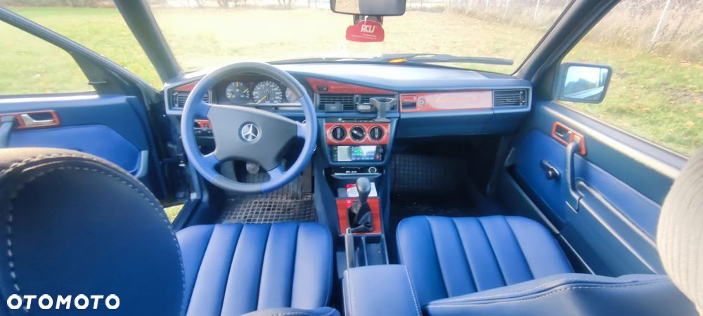 Mercedes-Benz W201 (190) - 11