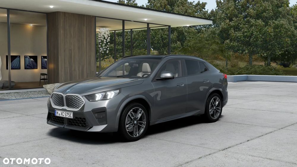 BMW iX2 eDrive20 66.5kWh M Sport - 1