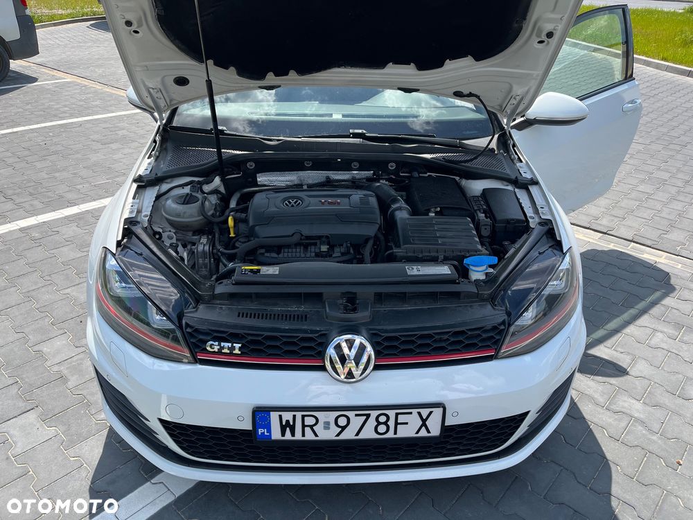 Volkswagen Golf - 10