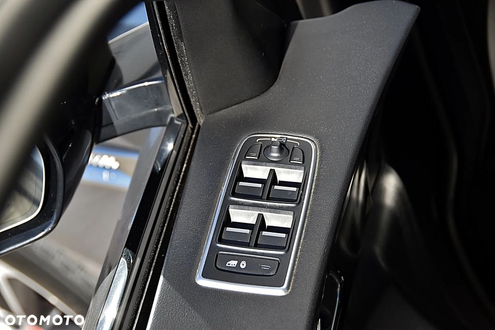 Jaguar F-Pace 2.0 i4P AWD R-Sport - 37