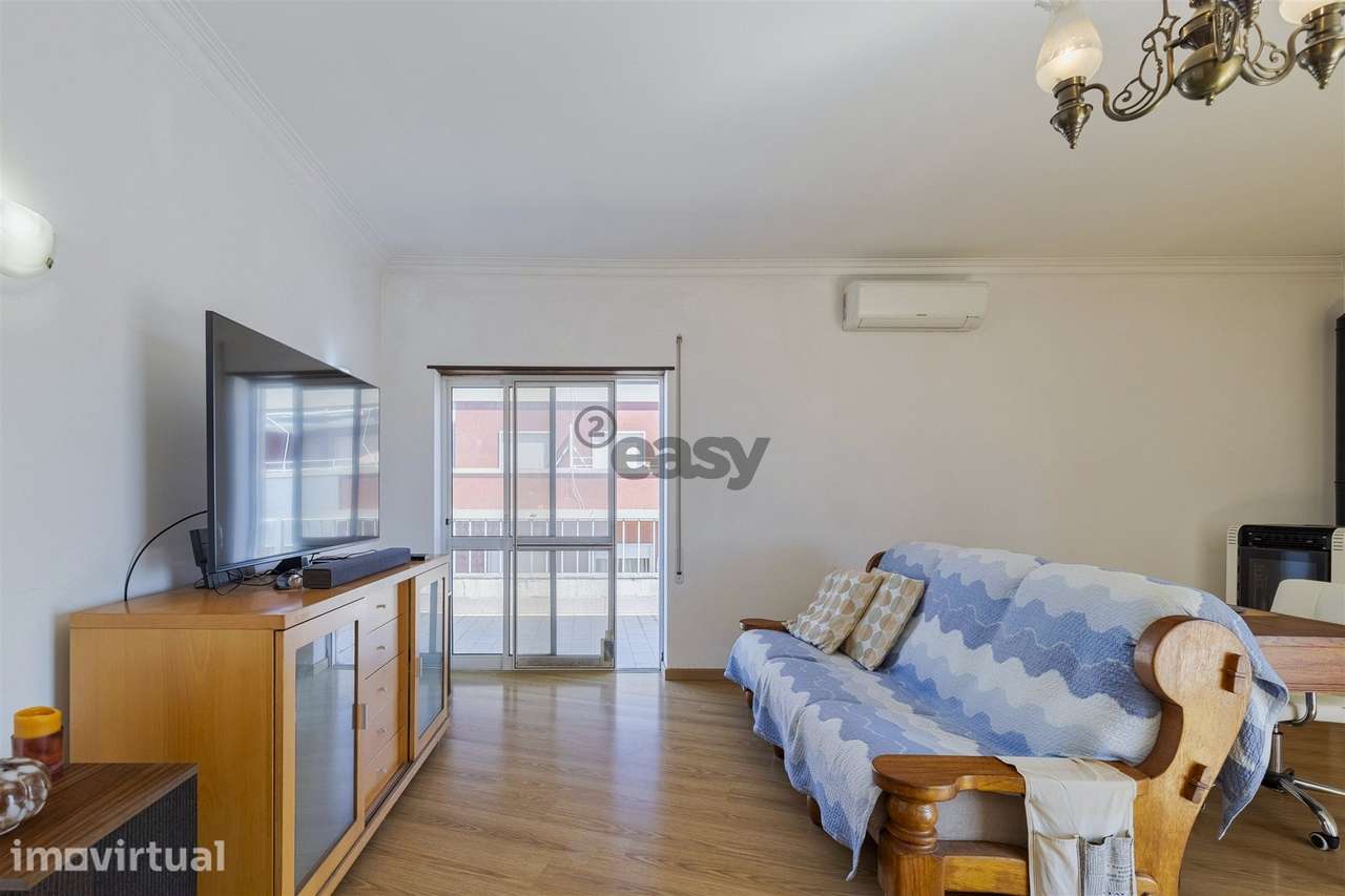 Apartamento 3 quartos terraço,  parqueamento e sotão - Grande imagem: 4/28