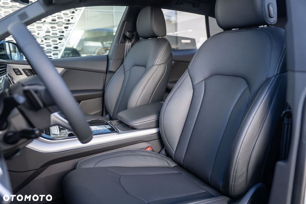 Audi Q8 - 12