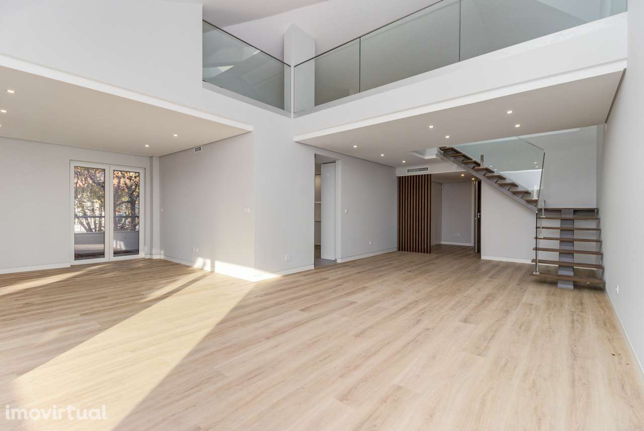APARTAMENTO T3+1 DUPLEX CENTRO CARCAVELOS - Grande imagem: 2/43