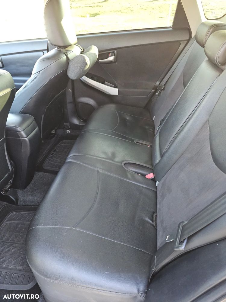 Toyota Prius (Hybrid) - 10