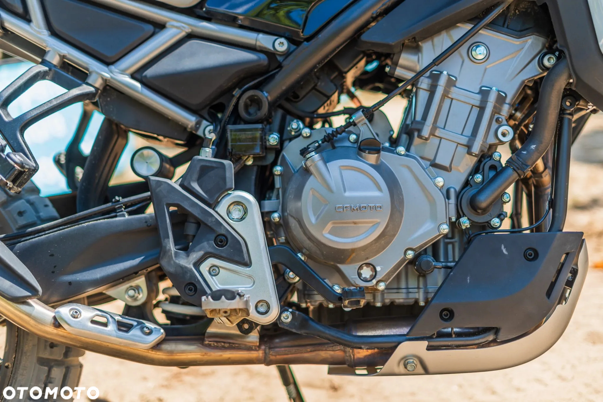 CFMoto MT - 10
