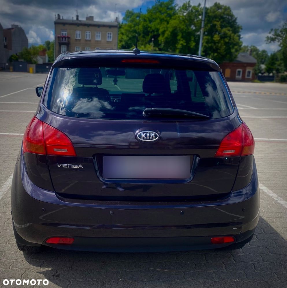 Kia Venga 1.6 L - 8