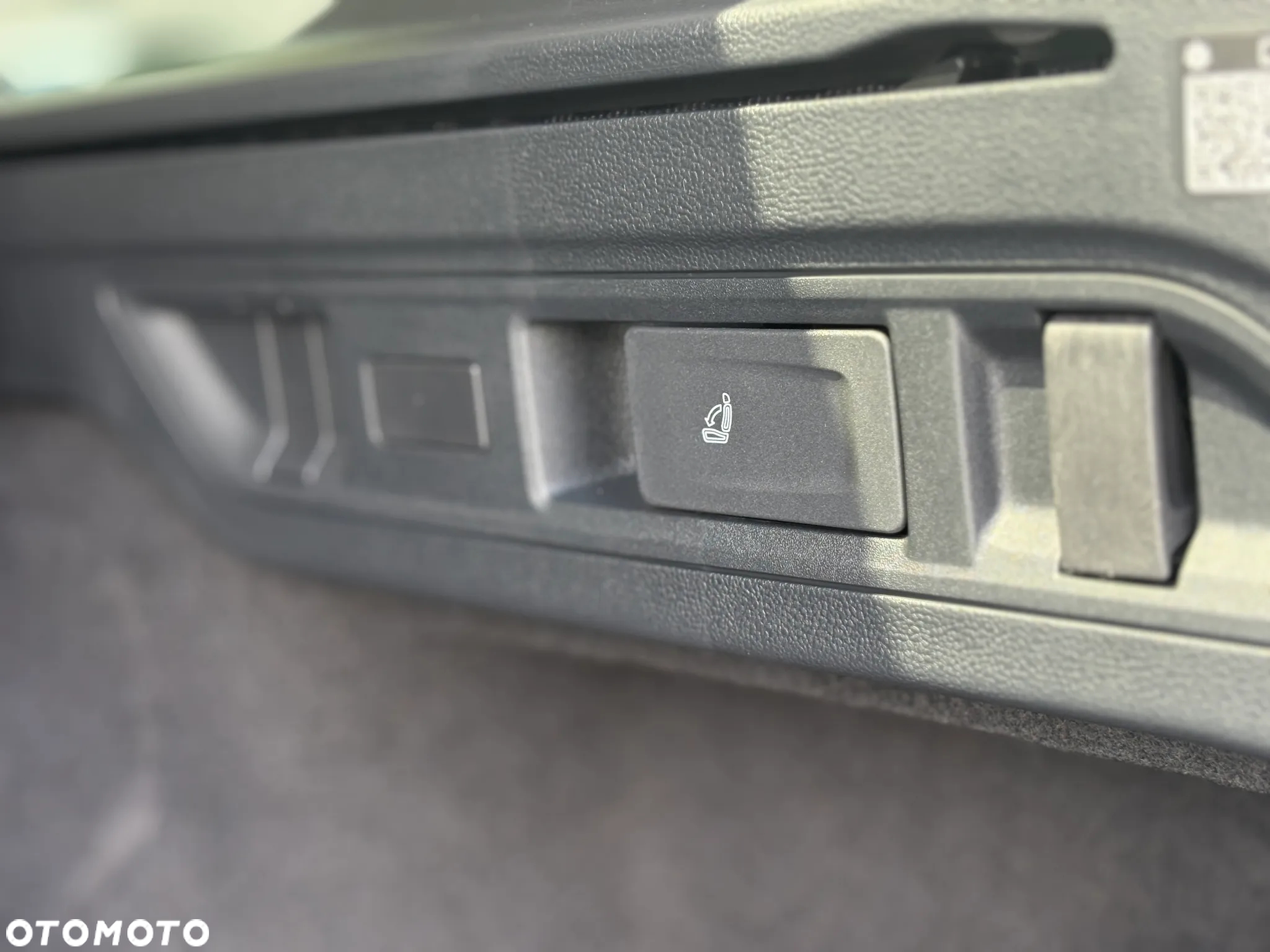 Volkswagen Passat 1.5 TSI ACT mHEV Business Plus DSG - 8