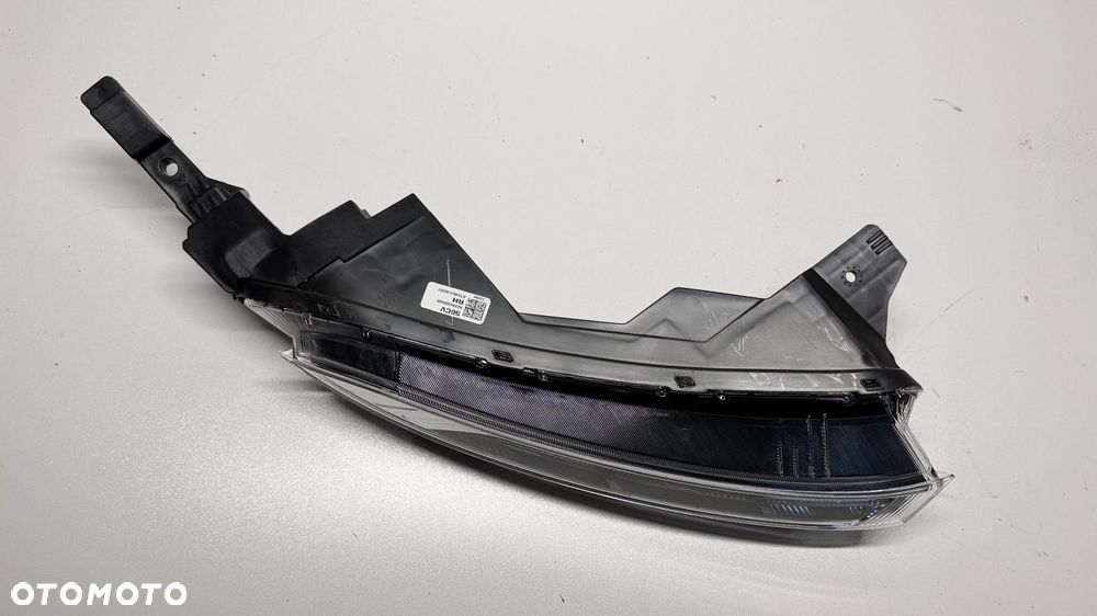 LAMPA PRAWA PRZEDNIA GÓRNA HYUNDAI BAYON  92208Q0500 NOWA OEM - 2
