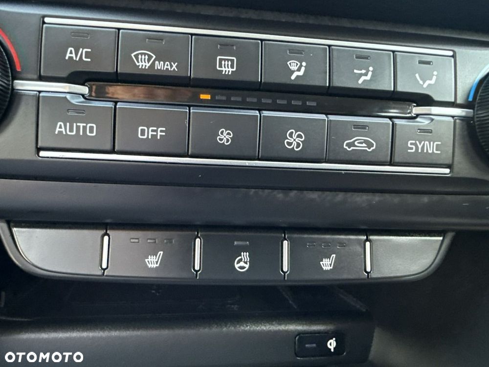 Kia Ceed - 25