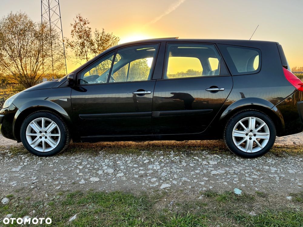 Renault Grand Scenic - 11
