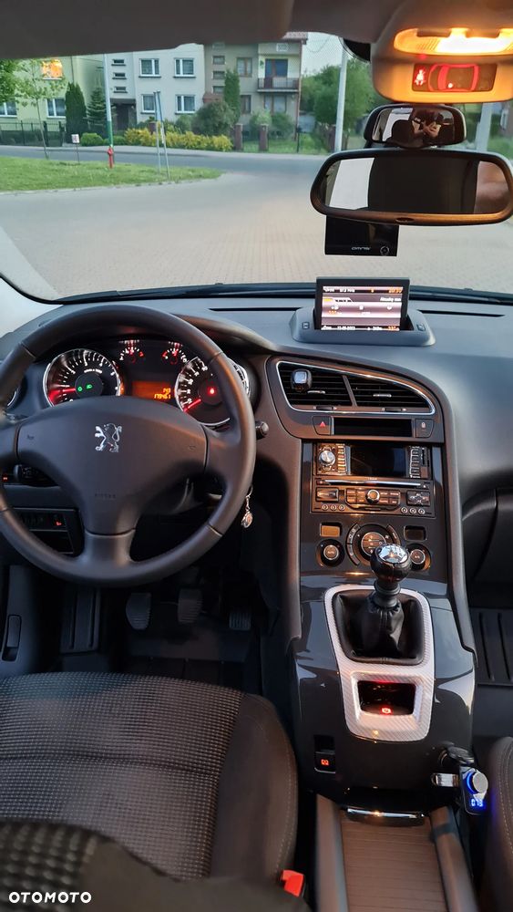 Peugeot 5008 1.6 THP Premium + - 12