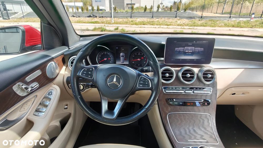 Mercedes-Benz GLC 300 4Matic 9G-TRONIC Exclusive - 23