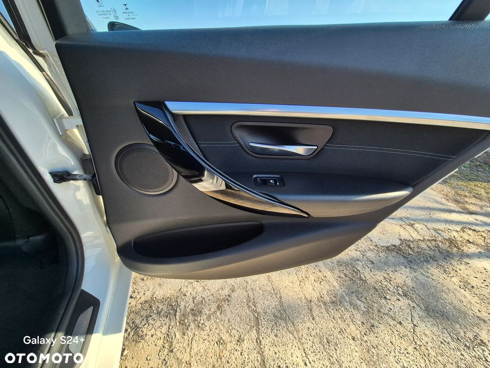 BMW Seria 3 318i Sport Line - 30