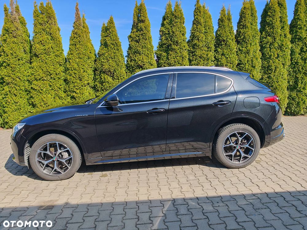Alfa Romeo Stelvio 2.0 Turbo 16V AT8-Q4 Veloce Ti - 3