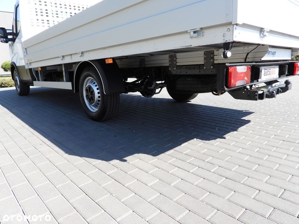 Iveco DAILY 35S16 SKRZYNIA 8 PALET TEMPOMAT LEDY AUTOMAT HI-MATIC KLIMATYZACJA  160KM - 17