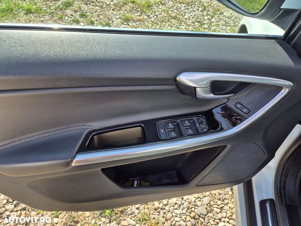 Volvo XC 60 D5 AWD Aut. Momentum - 13